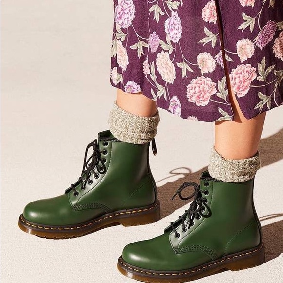 Dr. Martens // 1460 Green Smooth Leather Boot